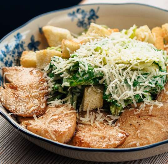 Салат «Цезарь» с куриной грудкой
